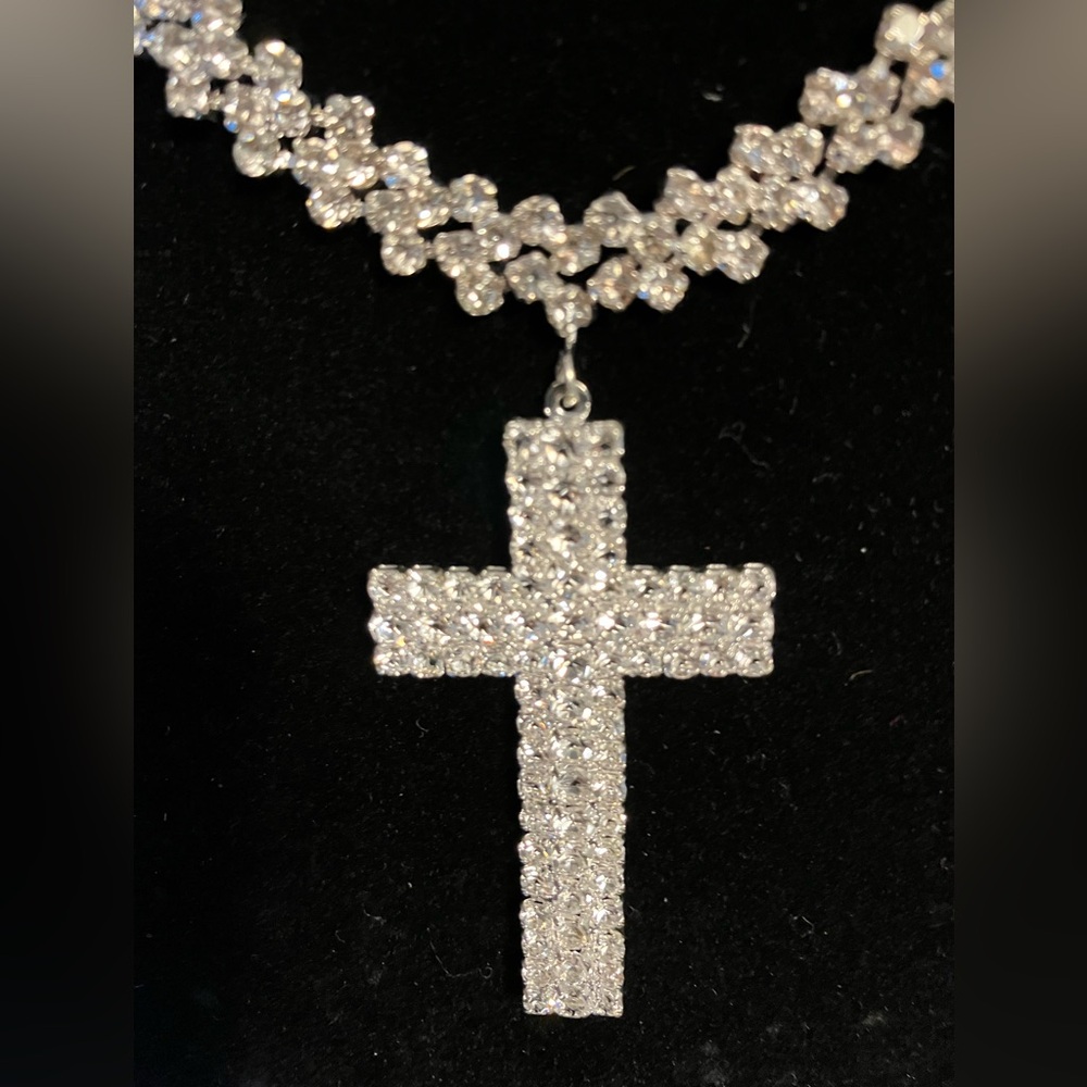 🌸Crystal Cross Necklace